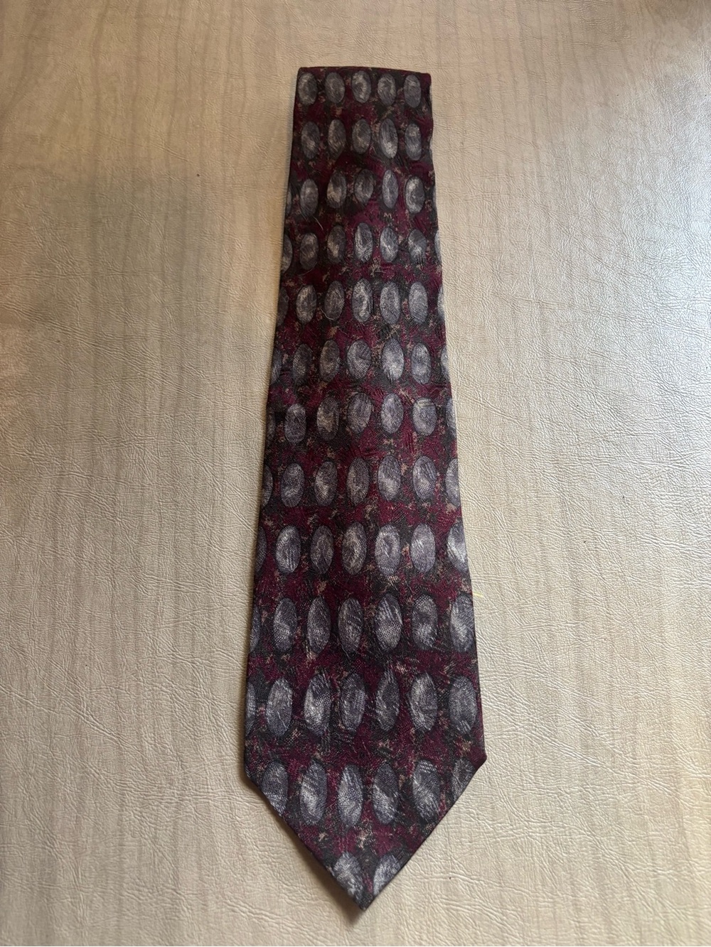 Mi Men's Burgundy Tie with Gray Oval Pattern